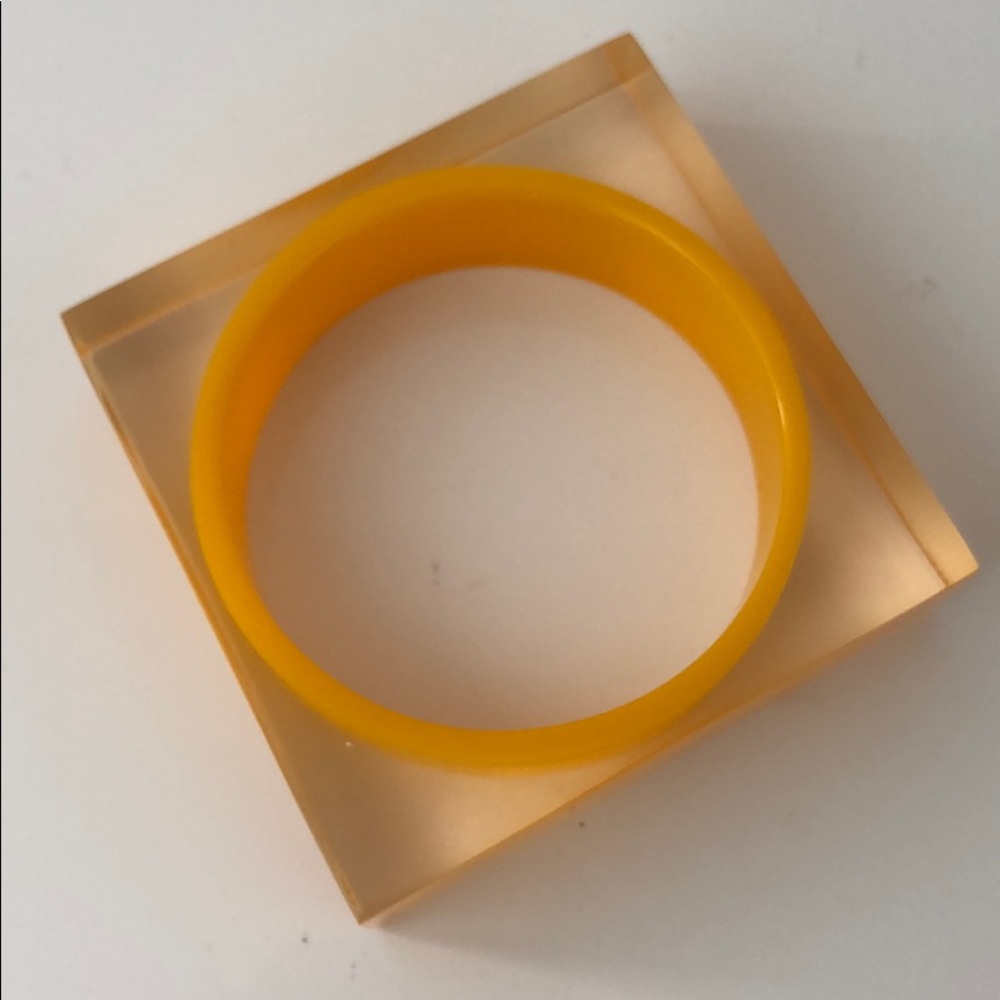 NORDSTROM LUCITE YELLOW GOLD BRACELET - Picture 4 of 6